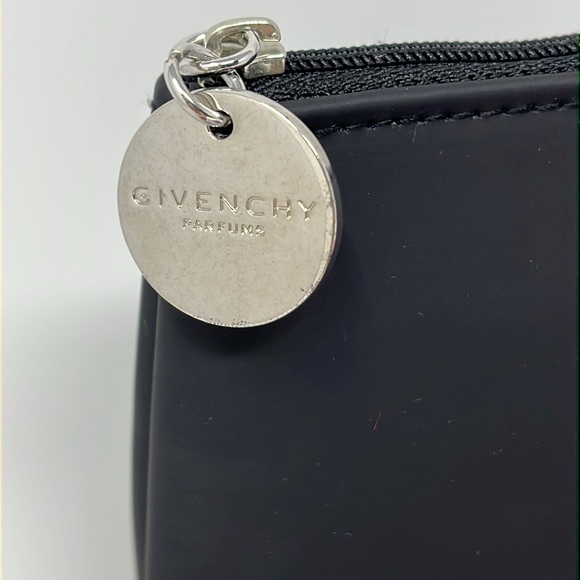 GIVENCHY PARFUM POUCH WITH BEAUTY BUNDLE HAIR FACE EYE MASKS SUNSCREEN ALL NEW - Picture 2 of 16